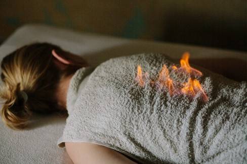 ماساژ آتش چیست و چه مزایایی دارد؟