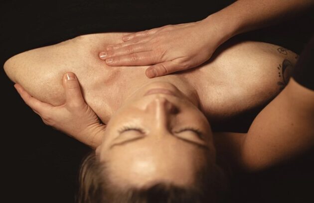 ماساژ تعادل چاکرا (Chakra Balancing Massage)